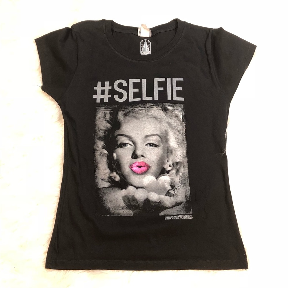 Marilyn Monroe Selfie Shirt Black NWOT